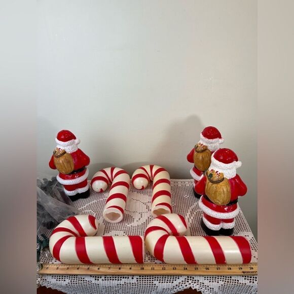 Set of 7 || Vintage DYNAGOOD lighted garden stakes Santas and Candy canes molds - Picture 7 of 11